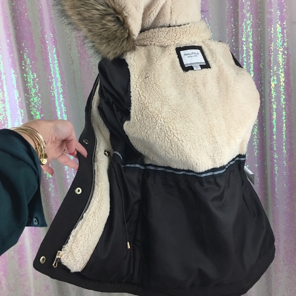 Nautica Coat -XSP - Amazing! Furry hood! - Picture 7 of 8